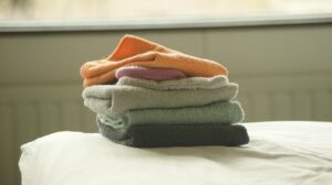 汗取りタオルを目立たない持ち方で使うコツは？