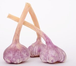 ニンニクを食べた後の口臭はデートに影響する？