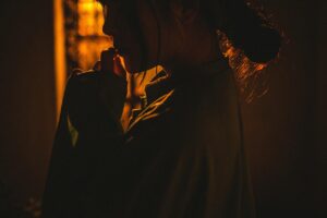 服の匂いをデート前5分で消す方法は？