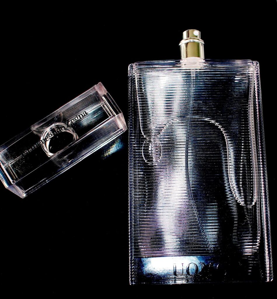 デオドラントと香水を重ねて使うと臭いがきつい？その対策は？